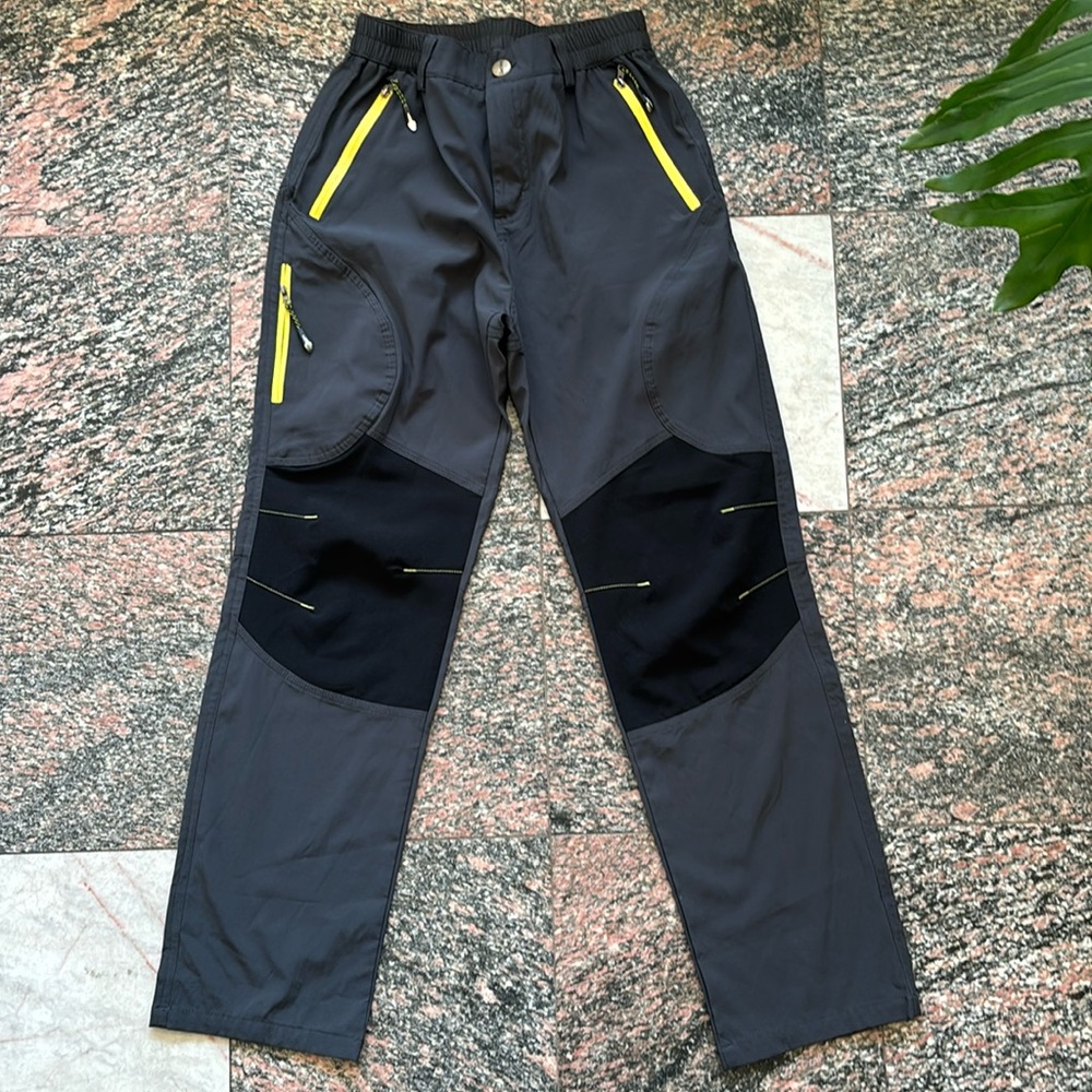 Sungbring Cargo Like Pants size medium